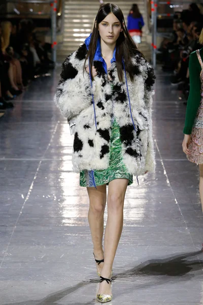 Look 30